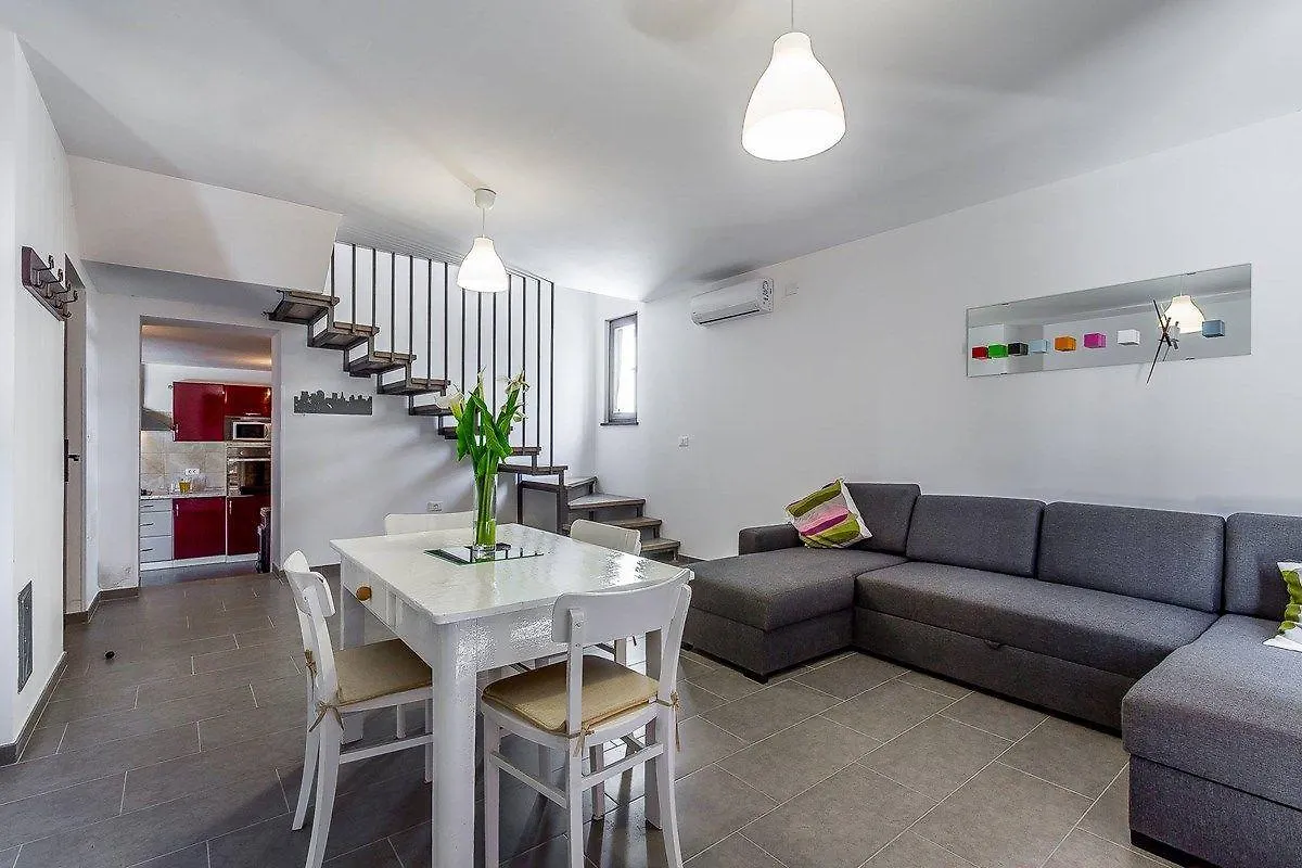Villa Mala Hiza Svetvinčenat 0*,